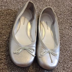 Girls sparkly silver Nordstrom flats Size 13 .5